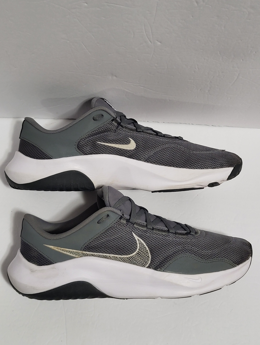 Nike Legend Essential 3 Men's Gray Mesh Running Shoes - Lightweight Comfort